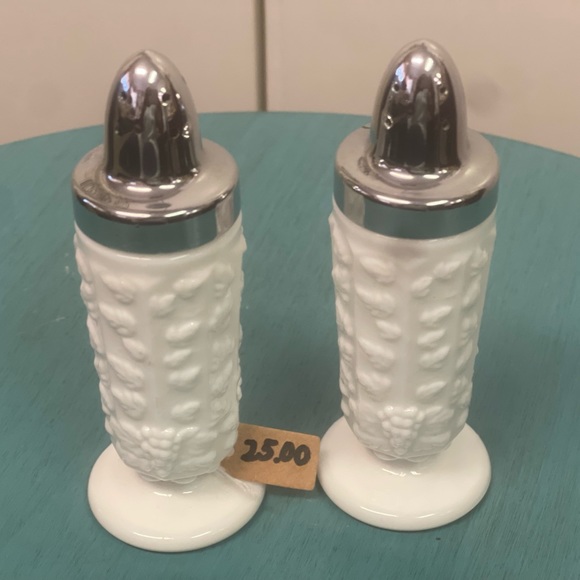 Vintage 1960s Westmoreland Milk Glass "Harvest Grape Pattern"Mid Century Mo - Picture 2 of 3